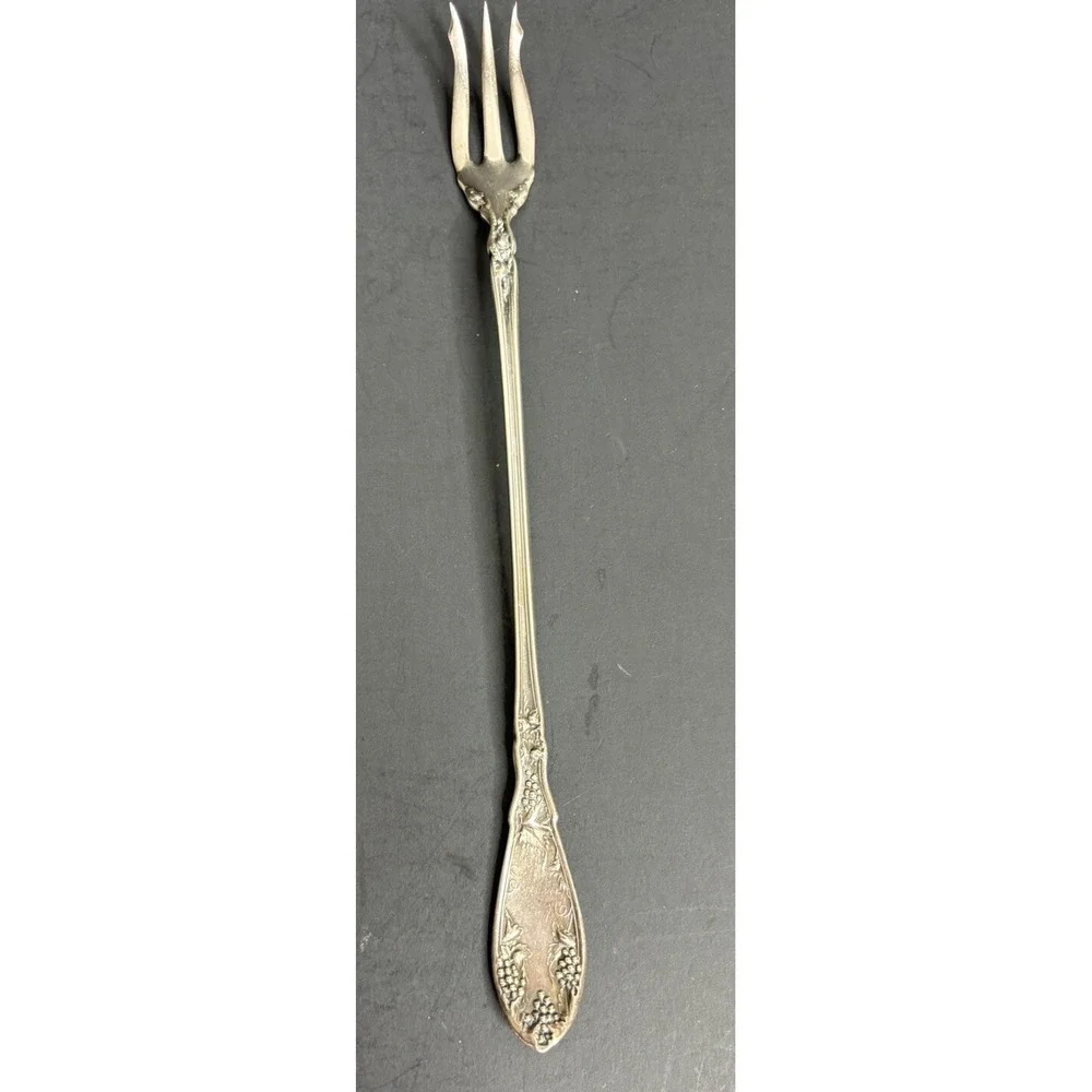 Wm  Rogers La Concorde Pickle Olive Fork 8 1/4